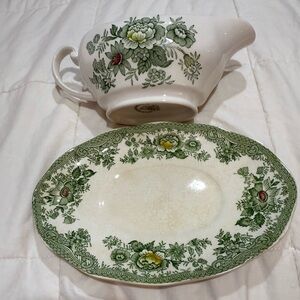 Wedgwood Green and White Floral Gravy Boat Set